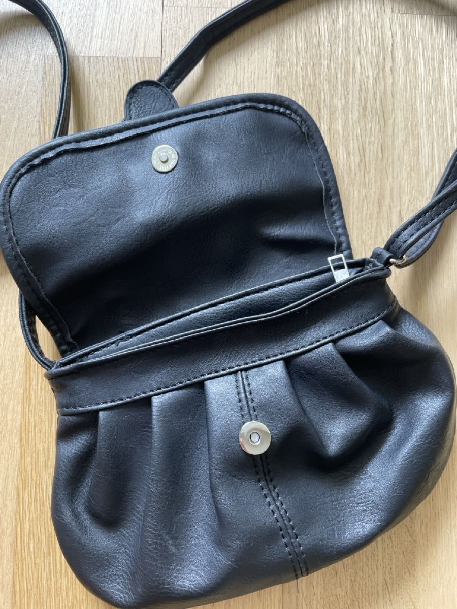 Borse da donna: Kleine, schwarze Umhängetasche  – Usato da Rüfenacht BE venduto da Edinas_shop 2