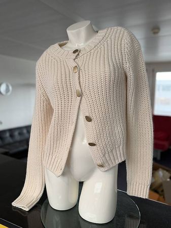 Schöne Strickjacke Stradivarius