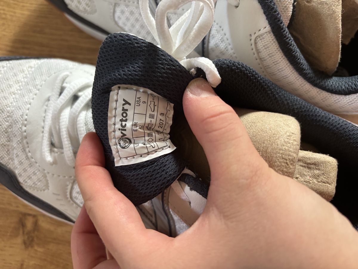 Victory Herrenschuhe: Hallenschuhe Grösse 42 Neu – Neu und originalverpackt aus Kirchberg SG von lar_8mw6 7