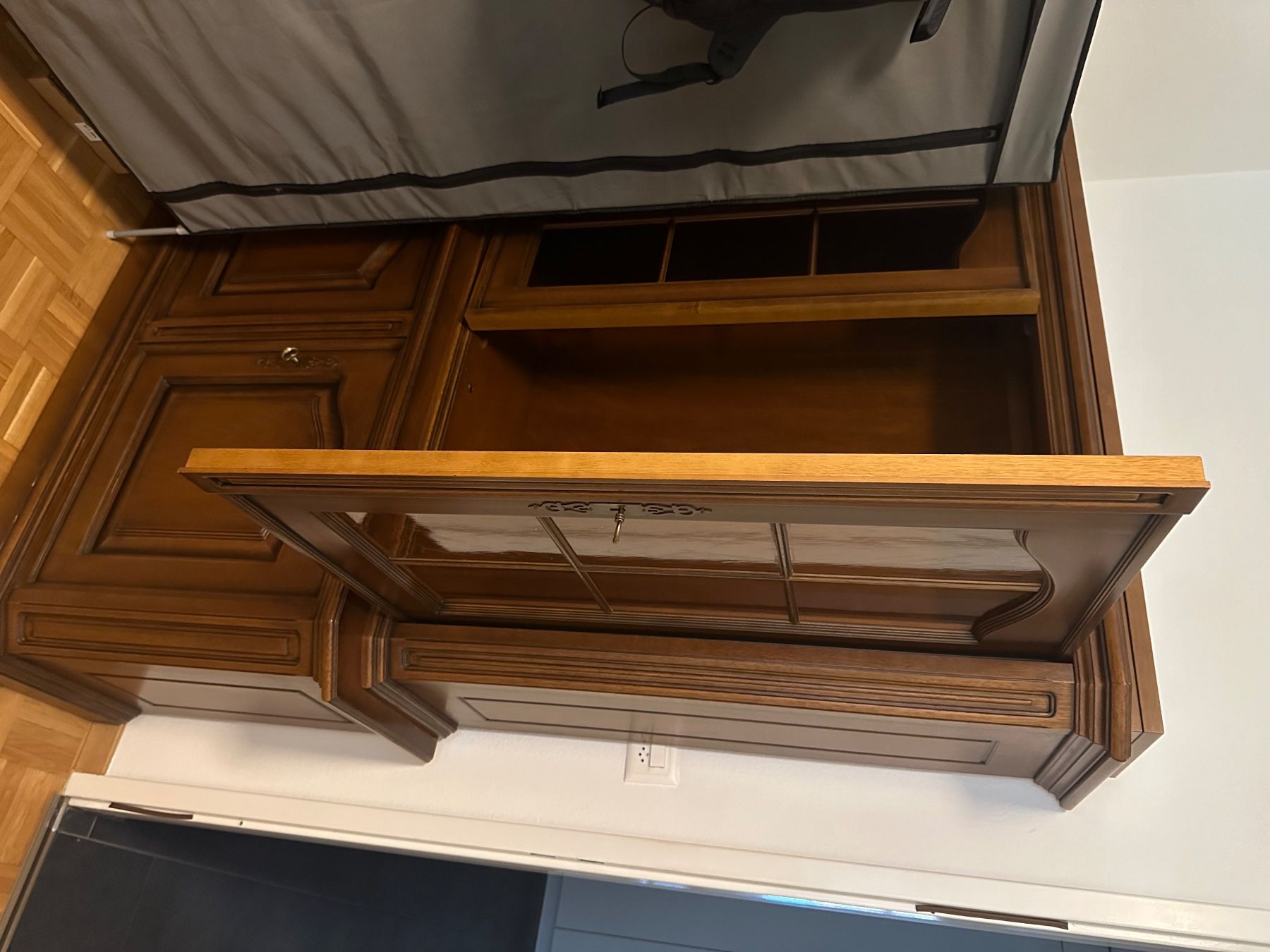 Armadi: Antique Möbel von SCHWARZ – Usato da Dietlikon venduto da BadSquirrel5 1
