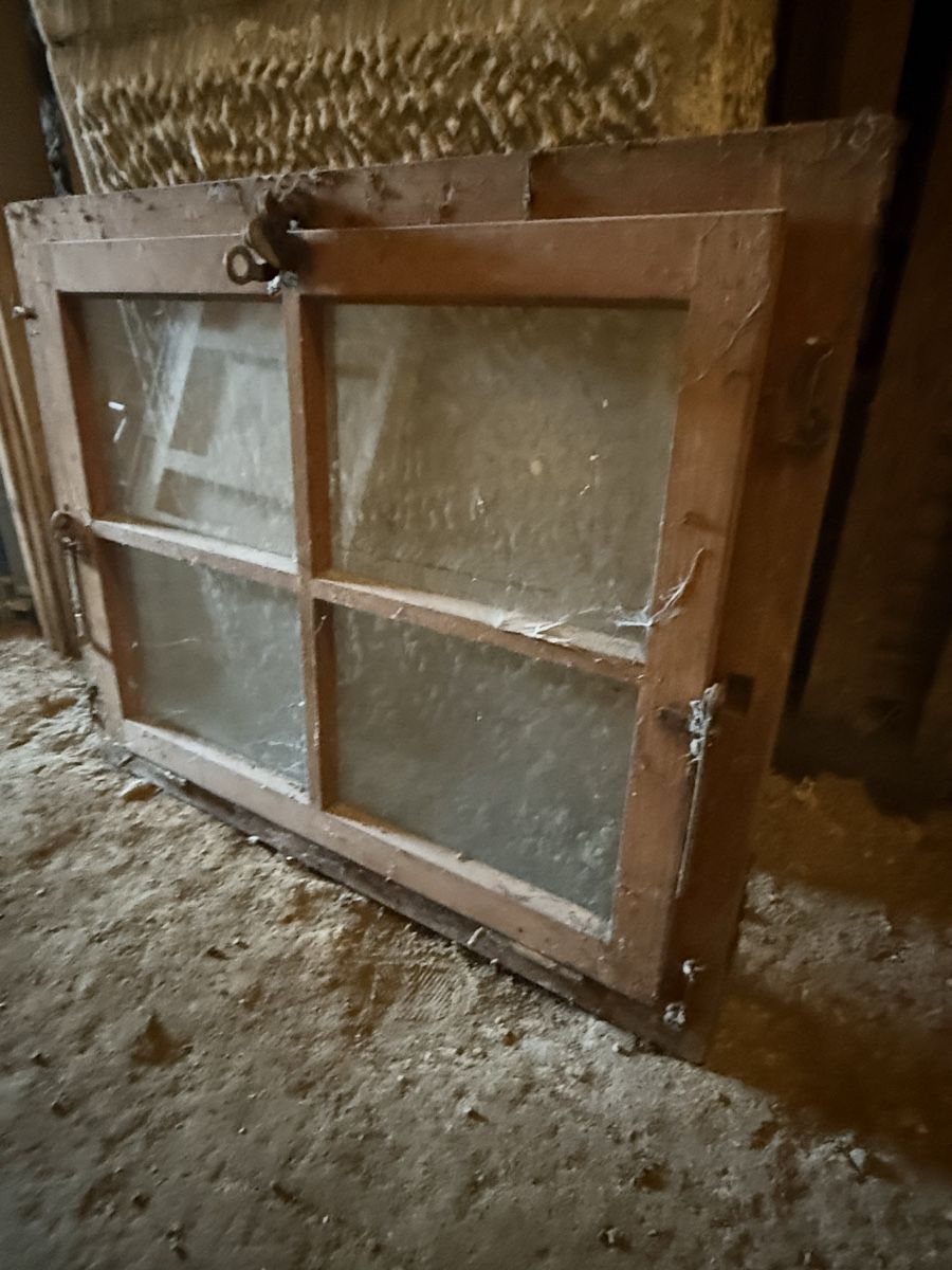 Fenster: Kleines altes Fenster  – Gebraucht aus Langnau i. E. von Acrjl 1