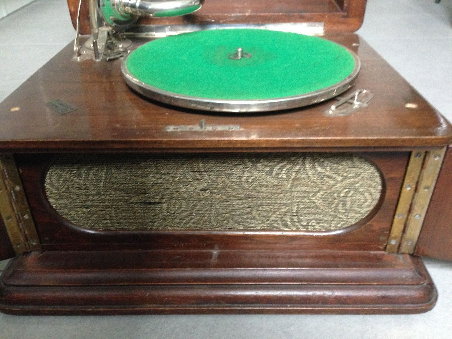 Plattenspieler: Antikes Grammophon (kein Replikat) – Gebraucht aus Zürich von Coris 3
