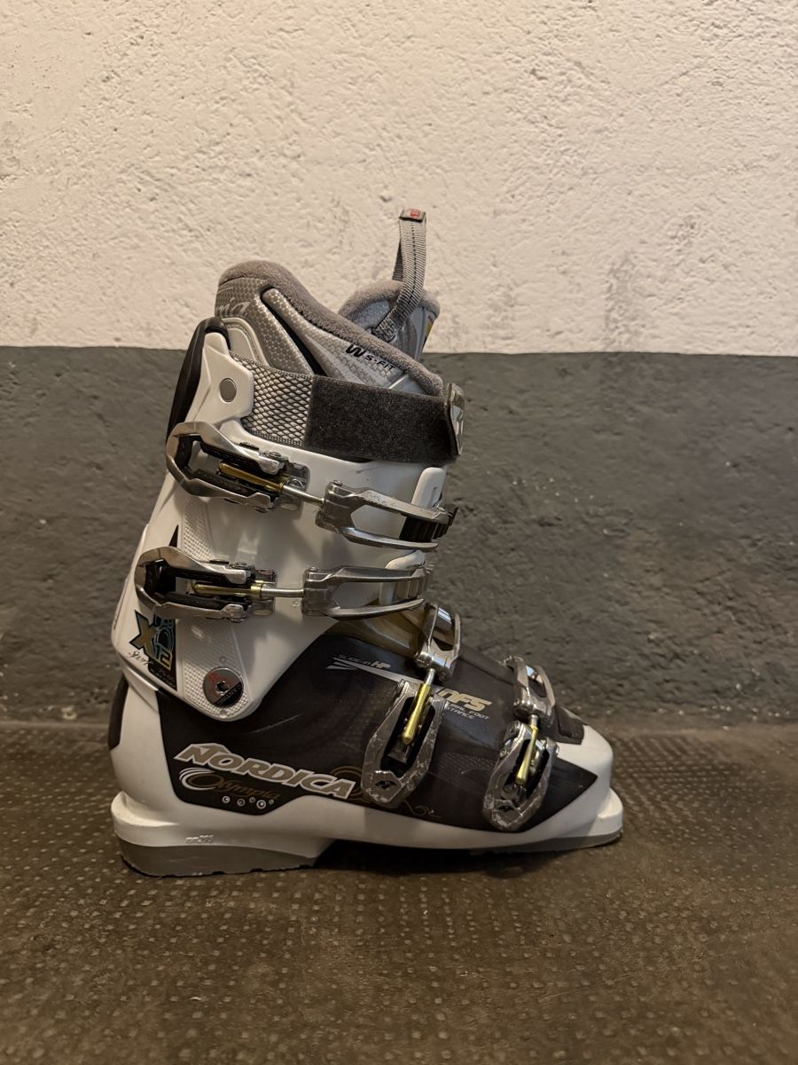 Nordica Scarpe da donna: Damenskischuhe – Usato da Basel venduto da Halb4 2