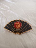 Anstecknadel Fächer mit japanischen Zeichen gebraucht