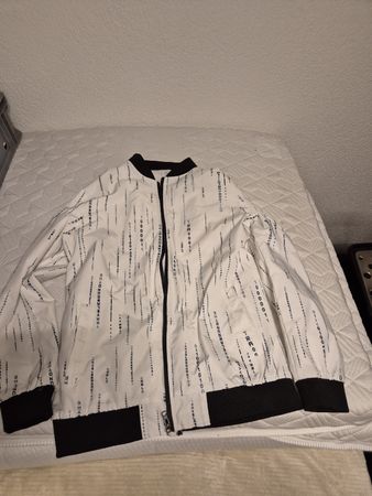 Coole Jacke, Grösse M, Neuwertig! Top Zustand!