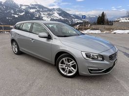 Volvo V60 Plug-in Hybrid AWD Summum  Top Zustand 