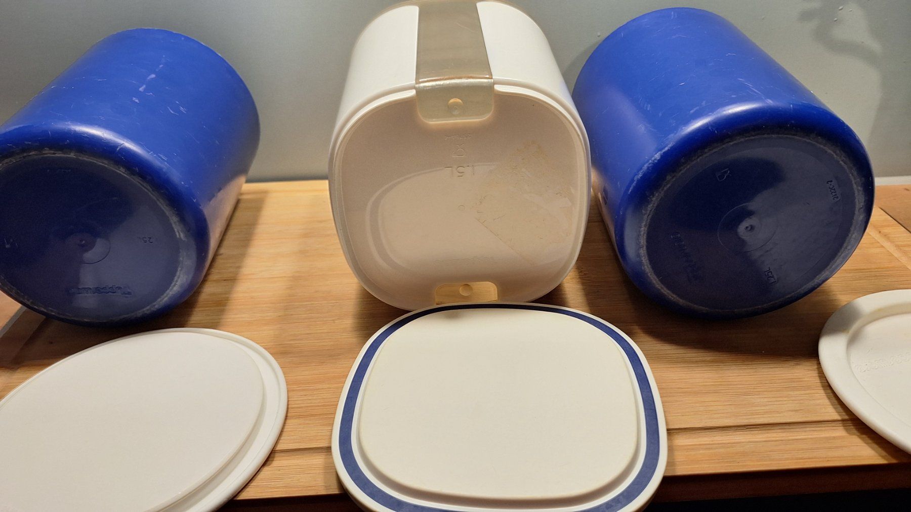 Tupperware Behälter & Ähnliches: 3 Vintage Tupperware Behälter, weiss /blau – Gebraucht aus Arlesheim von shopradl 5