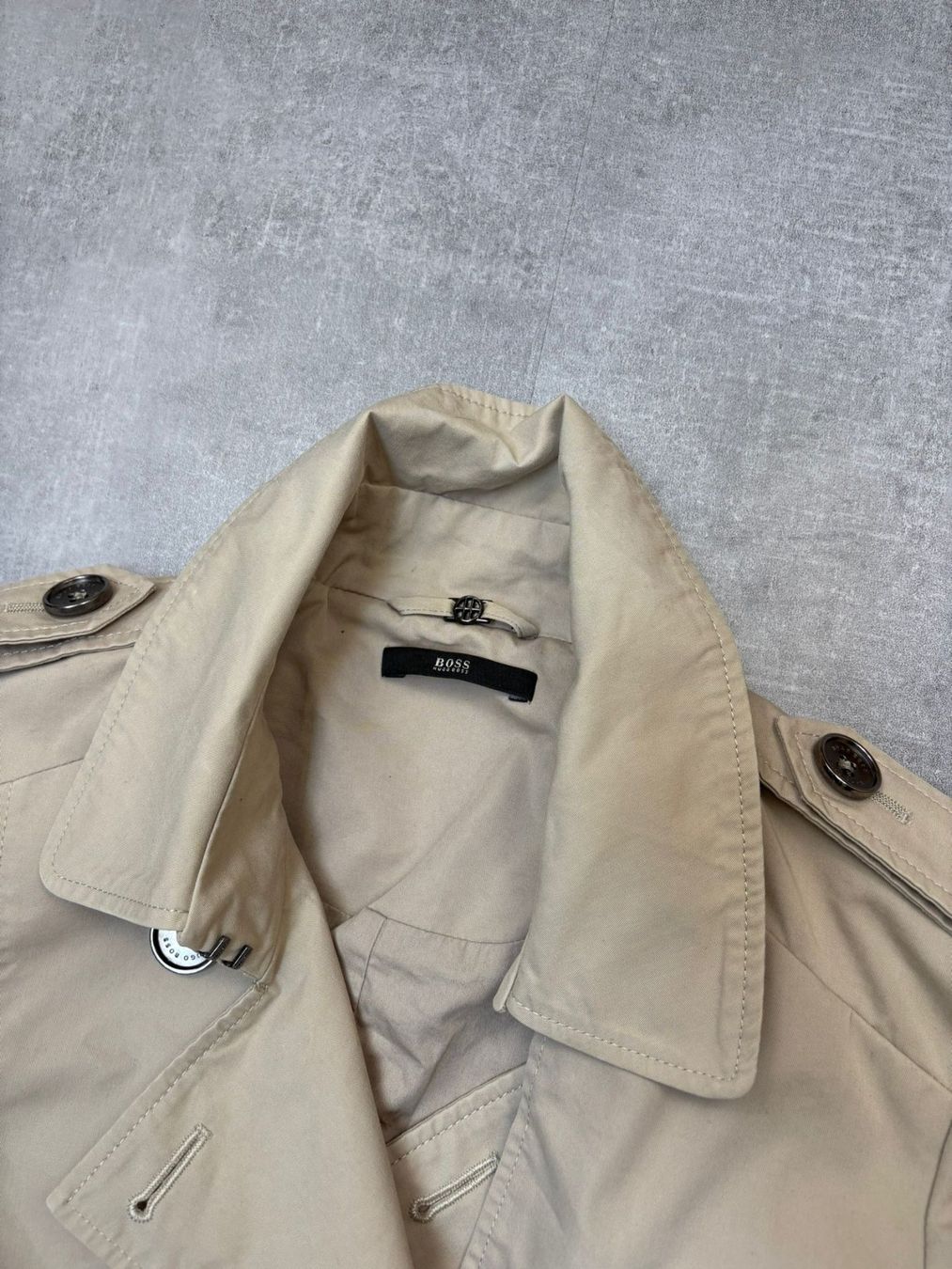 Hugo Boss Mäntel: Hugo Boss Trench Coat - Grösse M – Gebraucht aus Werdenberg von hase.vintage 1