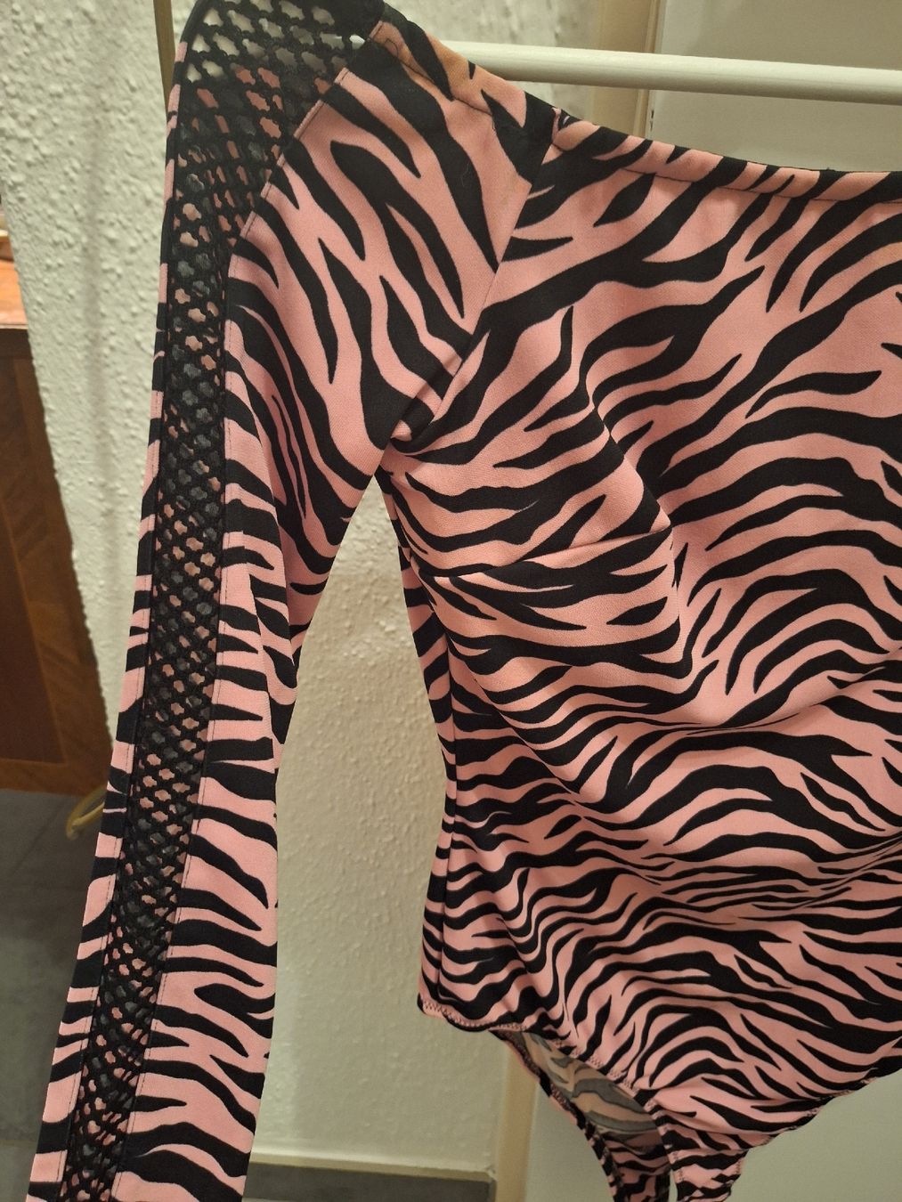 Guess Top: Guess Body neu – Nuovo (secondo la descrizione) da Neuhausen venduto da eliana2 3
