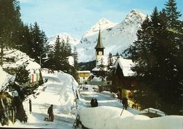AROSA Poststrasse mit Dorfkirche