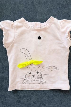 Lili Gaufrette Baby T-Shirt 9M Hase &Neon-Schleife, wie neu
