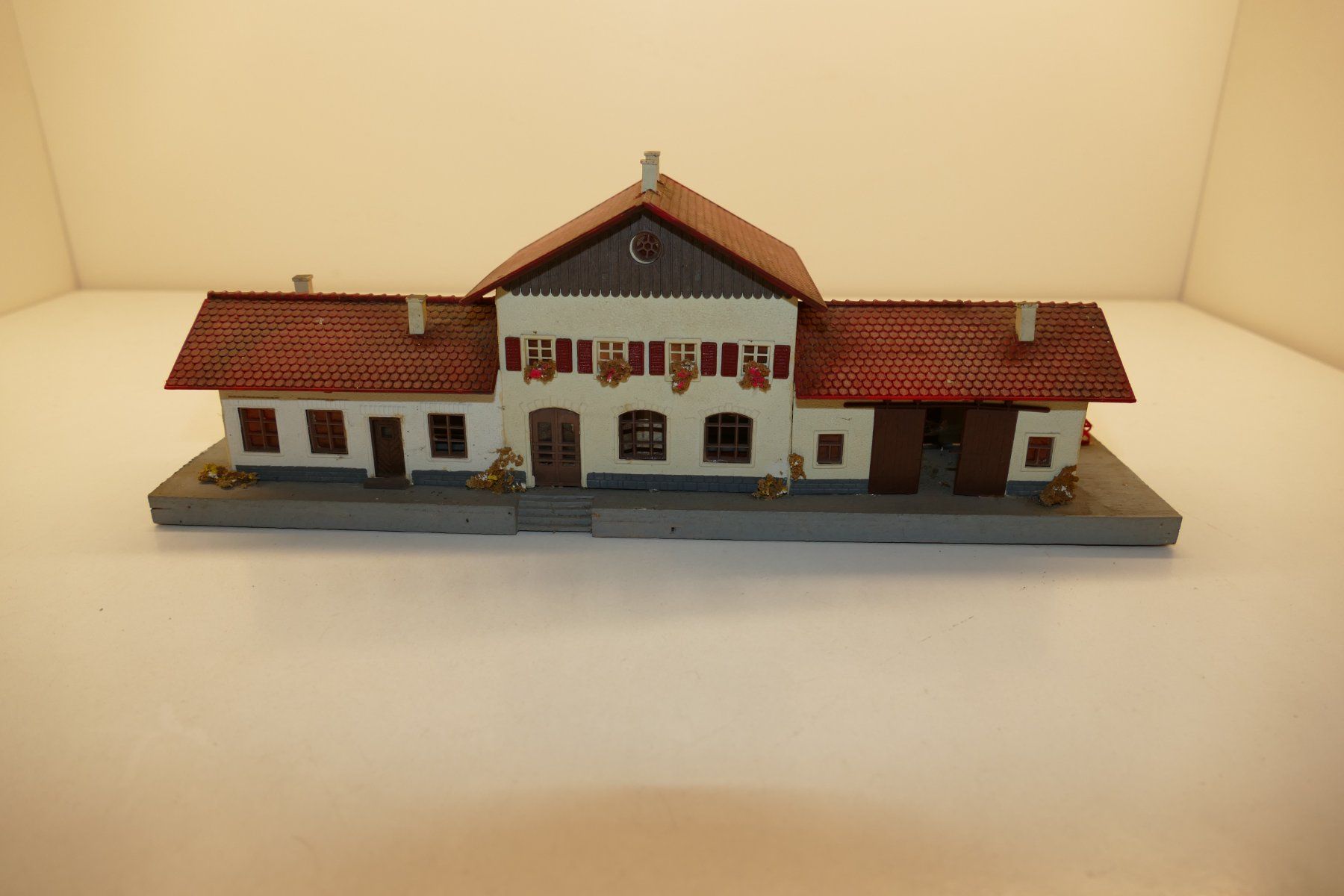 Modellini di ferrovie: Vau-Pe H0: Bahnhof Bergheim – Usato da Niederhasli venduto da rail-duerst 2