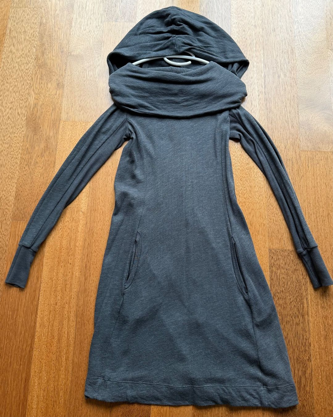 Vestiti: Standard James Perse Kapuzendress – Usato da Oberwil-Lieli venduto da Borz2 3