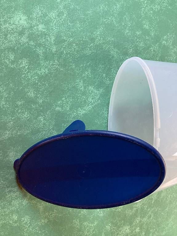 Recipients et similaires: Tupperware Vorratsbehälter, 5 Liter Fassvermögen – D'occasion à Stadel par mont71 3