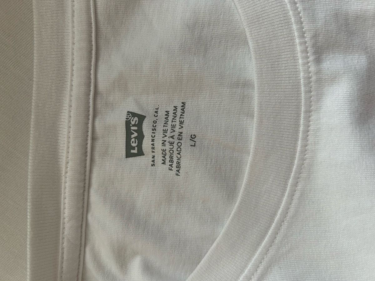Levi's T-shirt: Débardeur Levi’s – Usato da Daillens venduto da guisepa 2
