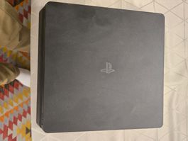PS4 Pro mit 2 Controller