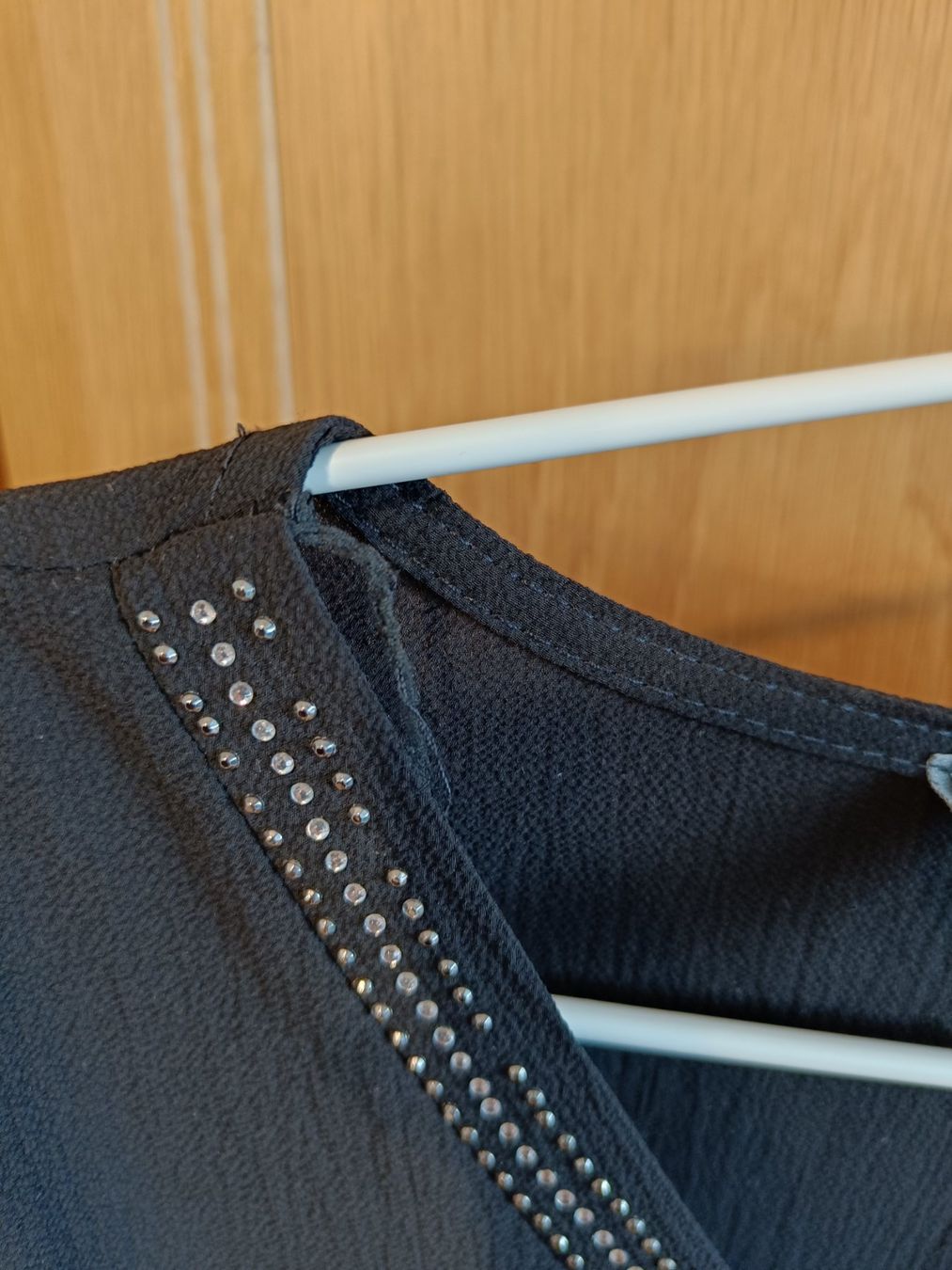 Camicette: Today schwarze Bluse mit Glitzersteinen XS/S – Usato da Zürich venduto da Atelier.Second 2