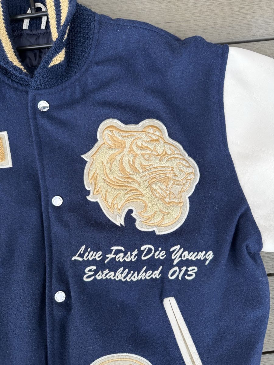 Live Fast Die Young Vestes: Veste teddy LFDY bleu et blanc taille S – D'occasion à Boudry par LuigiLoot 4
