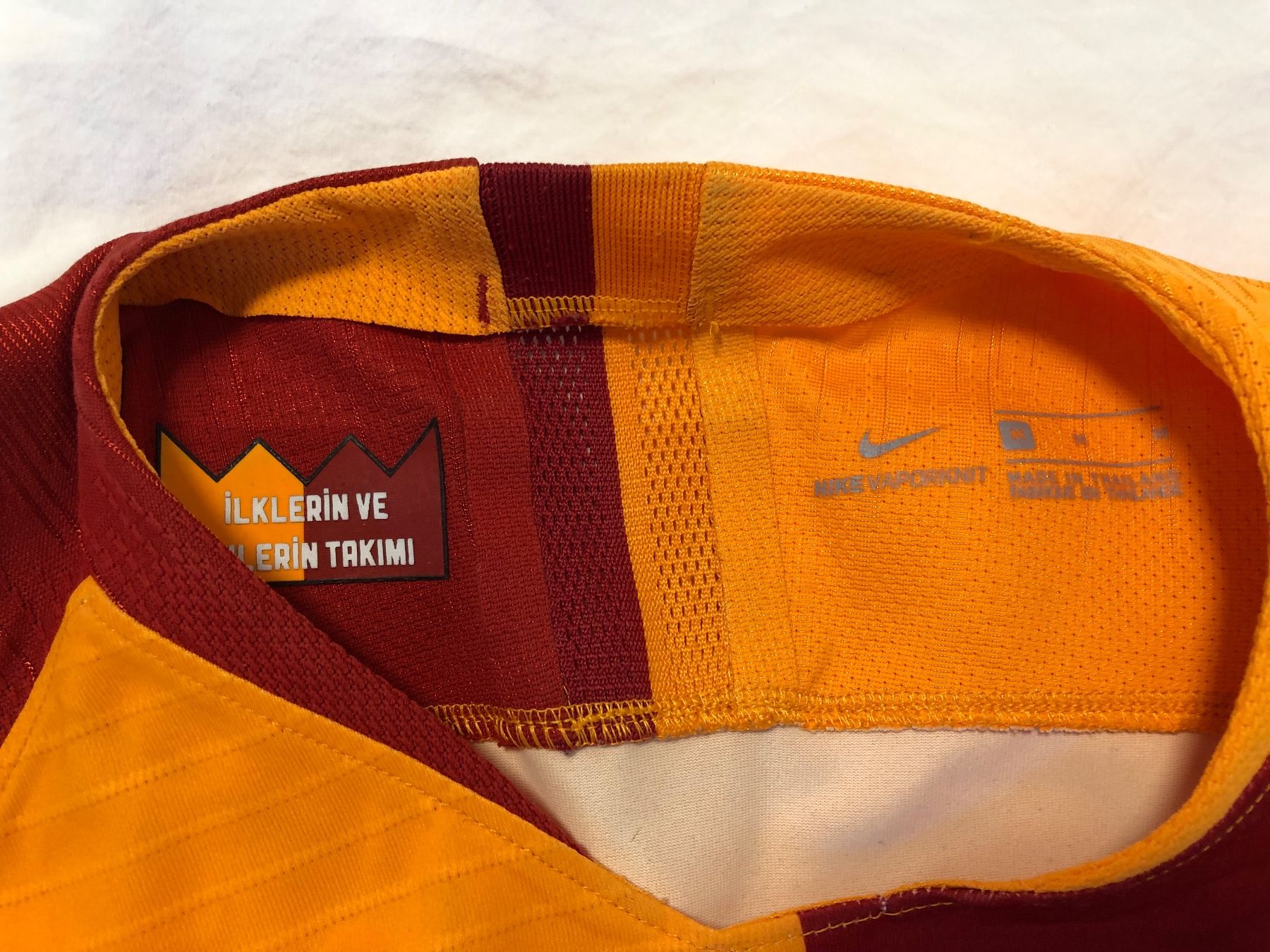 Nike Leibchen & Hosen: Maillot Galatasaray Nike Vaporknit taille M – Gebraucht aus Corsier GE von SWmoderncards 2