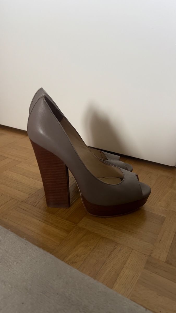 Damenschuhe: Stöckelschuh gr38 elegant sehr hoch – Gebraucht aus Pratteln von nt.geschenkshop