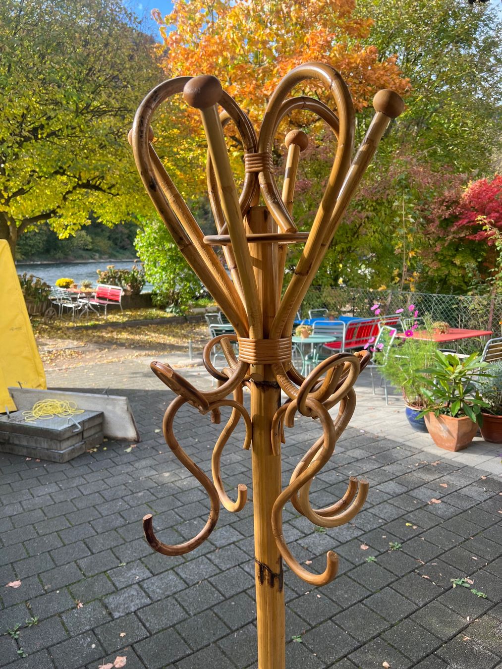 Guardaroba: Vintage Kleiderständer / Rattan Parrot – Usato da Aarburg venduto da Annemarie16 3