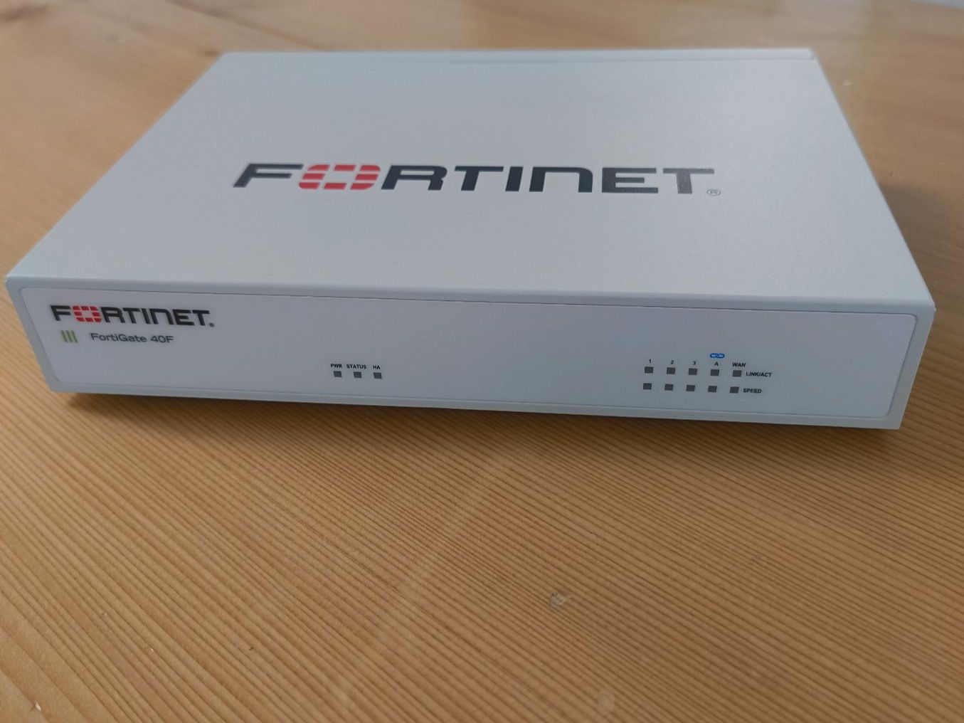 Fortinet Firewall: Fortinet FortiGate 40F Firewall – Usato da Unterägeri venduto da giten