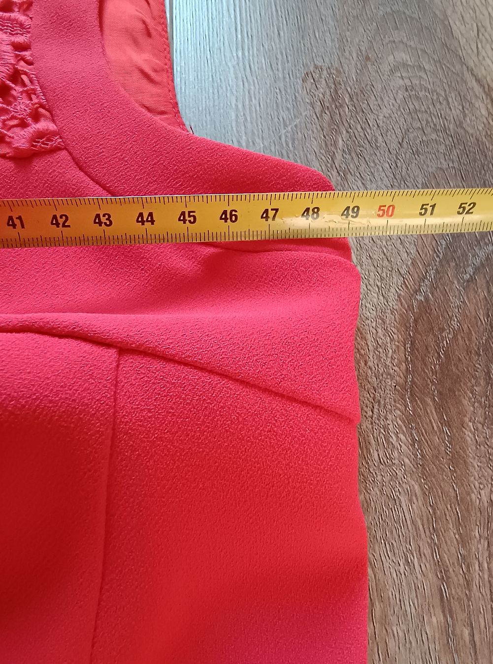 Caroll Vestiti: Robe Caroll taille 44 rouge comme neuve – Nuovo (secondo la descrizione) da Genève venduto da Brachiopode 8