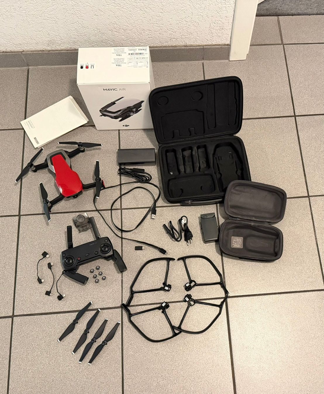DJI RC Modellbau: DJI Mavic Air Rot inkl. Zubehör, Quittung und OVP – Gebraucht aus Oberrieden von Despi89 1