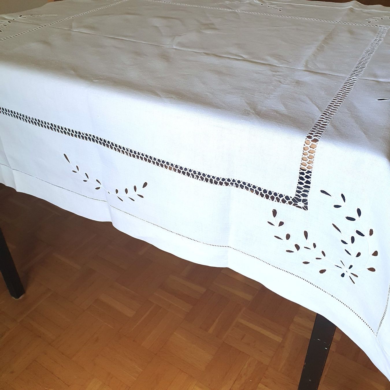 Altra biancheria da tavola: Ancienne nappe carrée brodée, 95 x 100 cm – Usato da Lausanne venduto da venise001 5