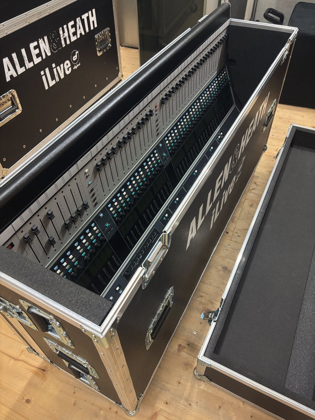 Allen & Heath Mischpulte: Allen & Heath iLive-176 Mischpult – Gebraucht aus Frauenfeld von ibkl5512 1