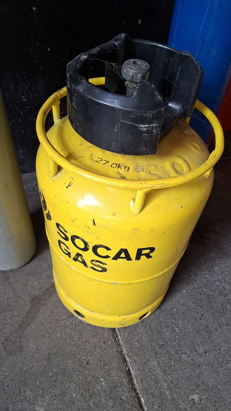 Gas-Geräte & -Technik: 3 Stk. Gasflaschen – Defekt aus Seftigen von 9-10-100-77 2