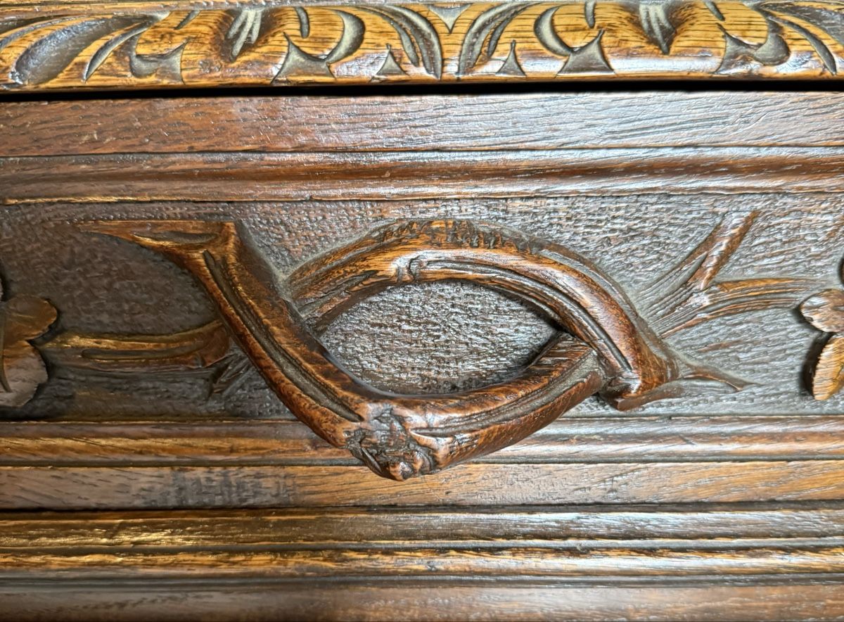 Kommoden: Meuble ancien bois sculpté – Gebraucht aus Les Bayards von aout 2