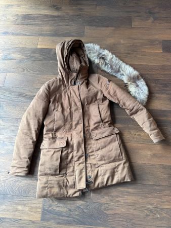 Winterjacke Peuterey, innen mit Daunenfüllung, Farbe braun