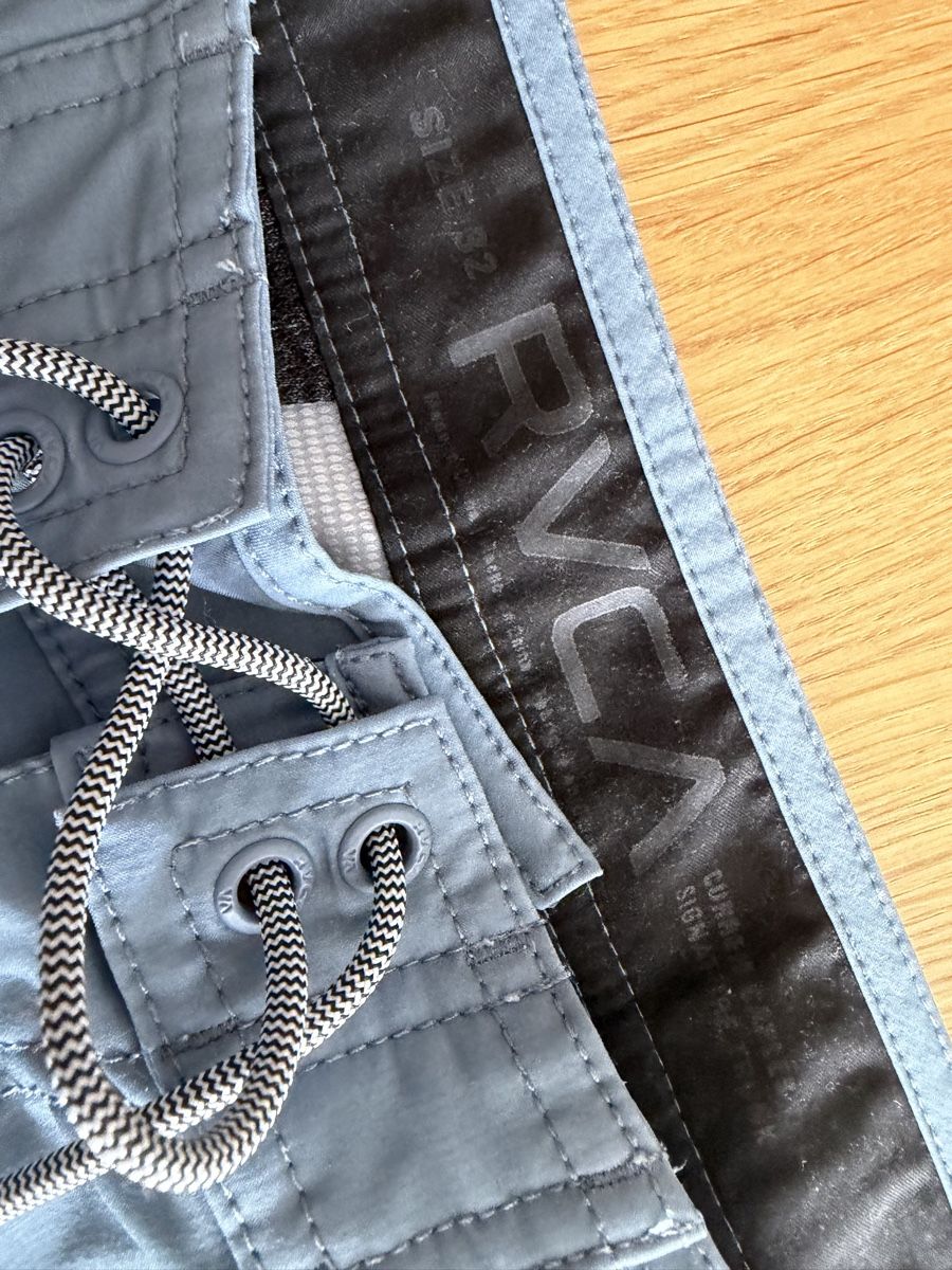 RVCA Hosen: RVCA Badehose Herren (32) – Gebraucht aus Zürich von schweiz.air 2