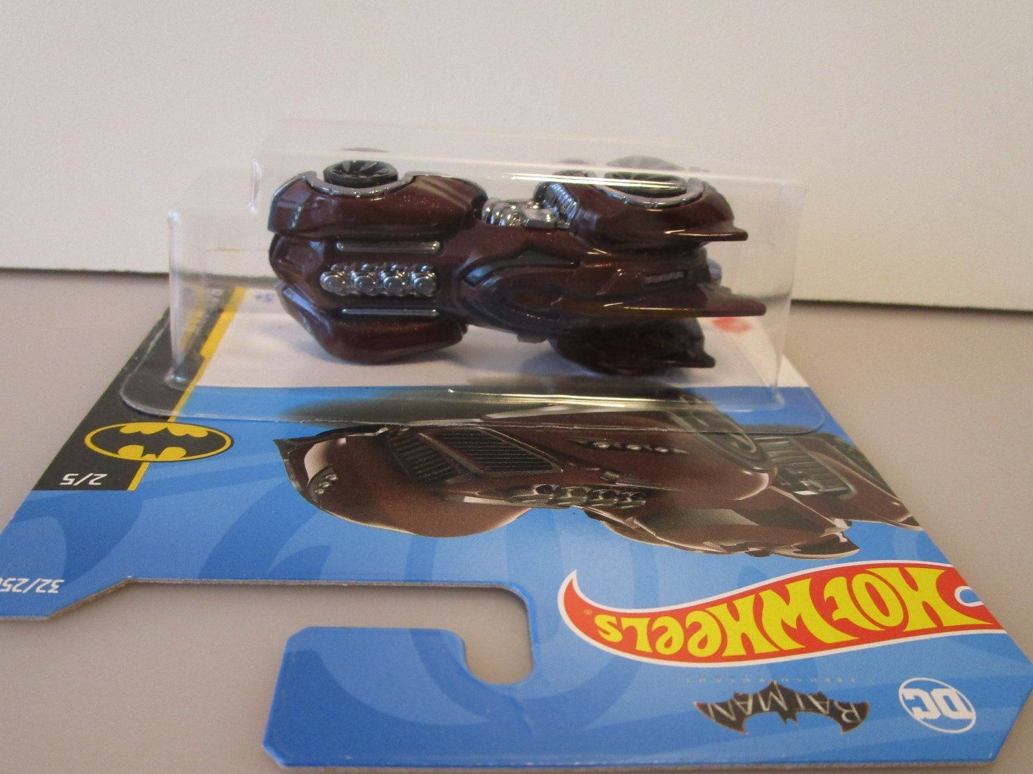 Hot Wheels Modellini d'auto: HOT WHEELS BATMAN: ARKHAM ASYLUM BATMOBILE DC - HCW59 – Nuovo e nell'imballaggio originale da Chêne-Bourg venduto da breno56 3