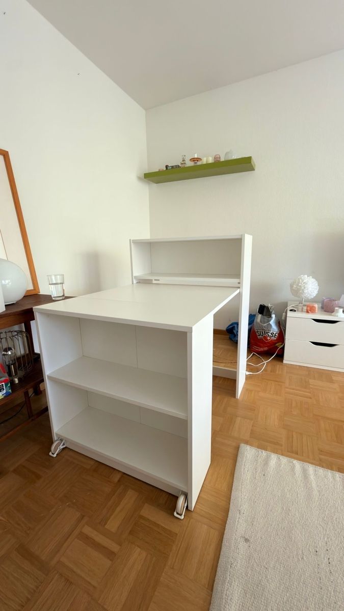 Ikea Scrivanie: Weisser Schreibtisch mit Rollen & Regal – Usato da Münchenstein venduto da s0r4y4