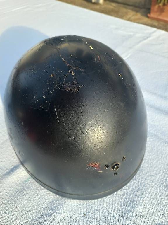Vêtements & accessoires anciens: Alter Topfhelm / Halbschalenhelm von Römer – D'occasion à Frauenkappelen par Chruetzhubel 2