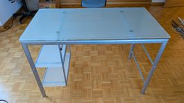 Schreibtisch mit Glasplatte