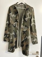 Stylischer, weicher Camouflage-Mantel