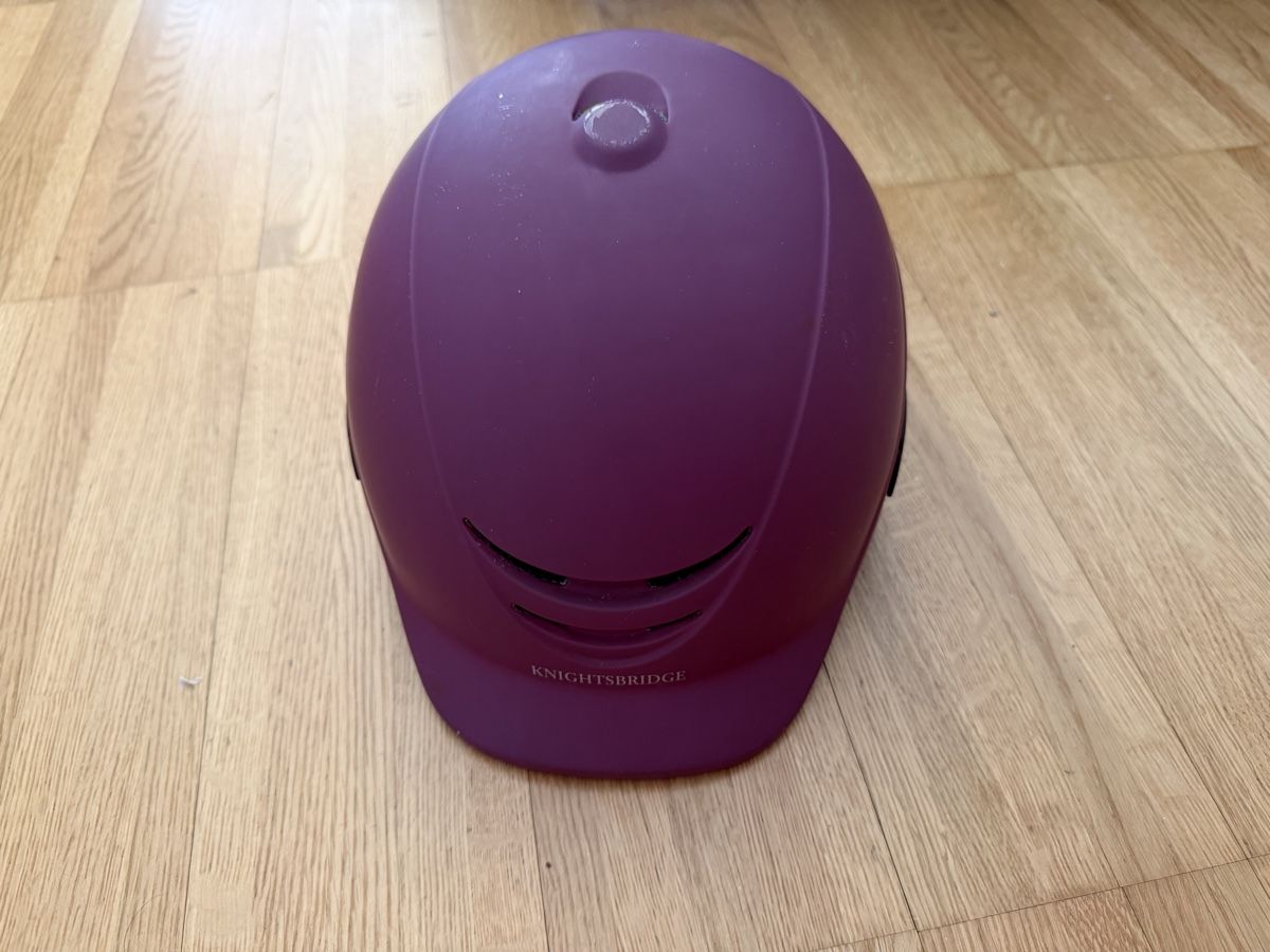 Felix Bühler Caschi: Knightsbridge Reithelm - Magentafarben - 45-55cm – Usato da Solothurn venduto da Theklagloria 1