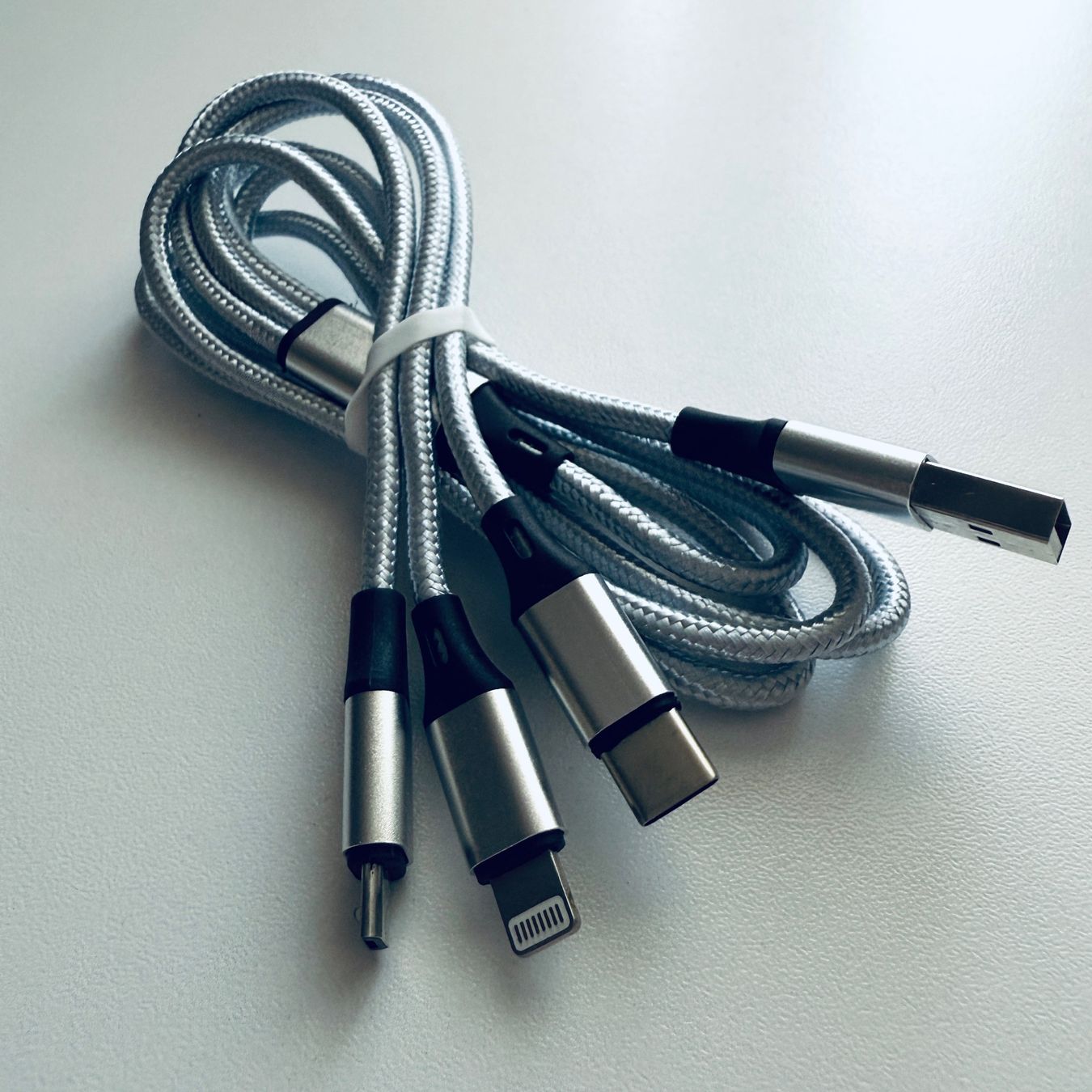 Cavi: USB-A auf 3in 1 Multi Ladekabel USB-C & Lightning & Micro B – Nuovo (secondo la descrizione) da Basel venduto da MY.AIRPODS.SHOP