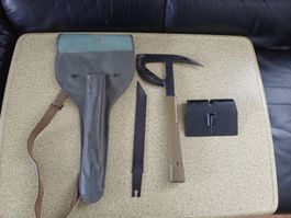 Schweizer Armeewerkzeug Beil mit Sägeblatt und Tasche