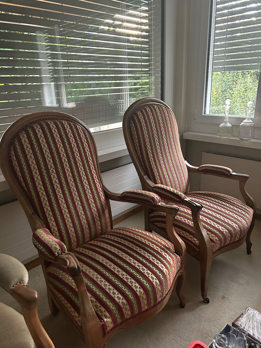 Poltrone: Antiker Sessel mit Stoffbezug – Usato da Schaffhausen venduto da Wolves02