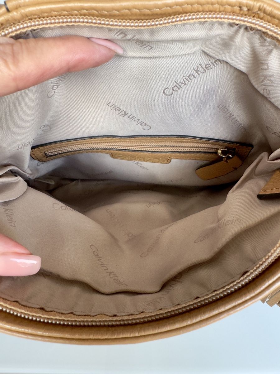 Calvin Klein Borse da donna: GENTLY USED CALVIN KLEIN GENUINE LEATHER CLUTCH – Usato da Forch venduto da ele_9gsf 6