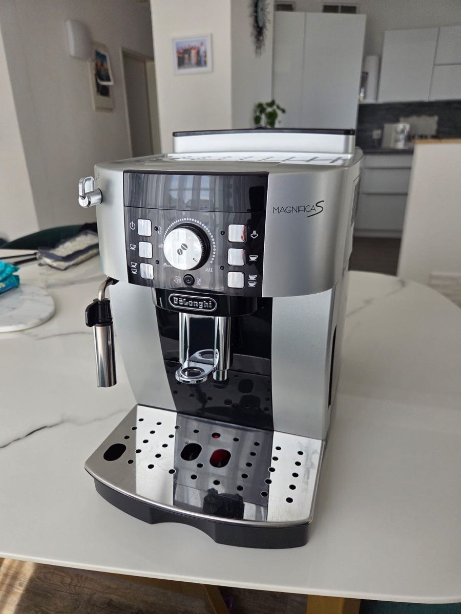 De'Longhi Kaffeemaschinen & Espressomaschinen: Delonghi magnifica S ECAM – Neu (gemäss Beschreibung) aus Romanshorn von Yum_hys 1