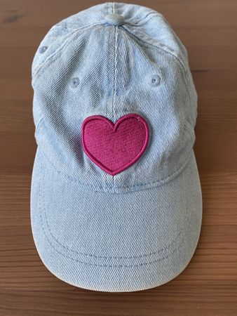 Mädchen Jeans-Cap mit Herz Gr. 54 – 100% Baumwolle