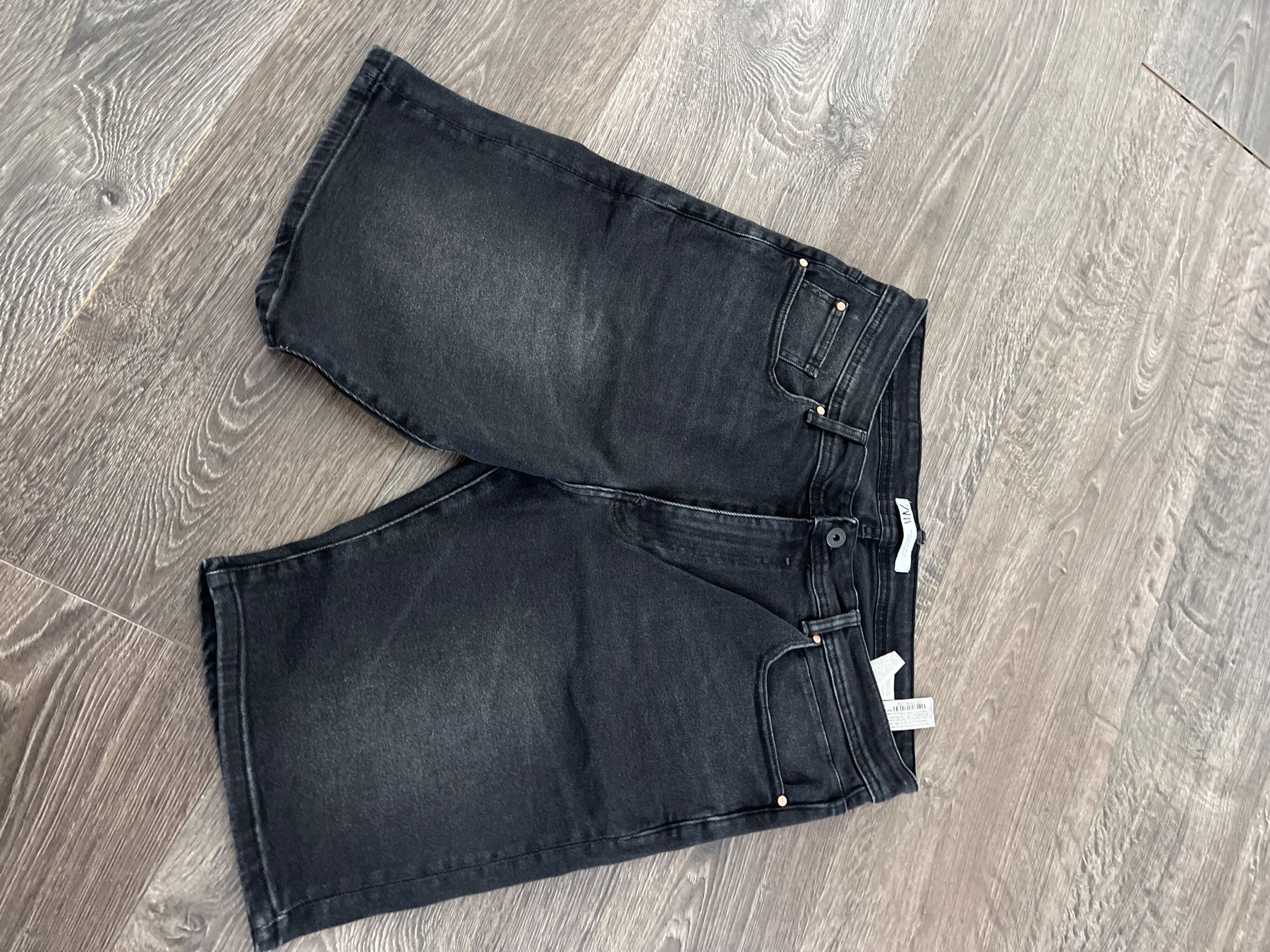 Zara Pantaloni: Zara Man kurze Hose Grösse 46 – Usato da Weiach venduto da LemonJuice1995