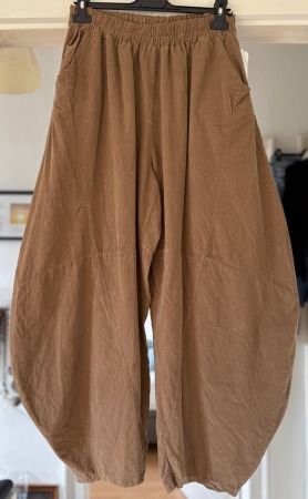 PANTALONS EN FIN VELOURS! M NOUVEAUTÉ 2026/27