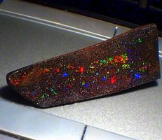 67 Crt. Andamooka-Opal mit starken Funken!