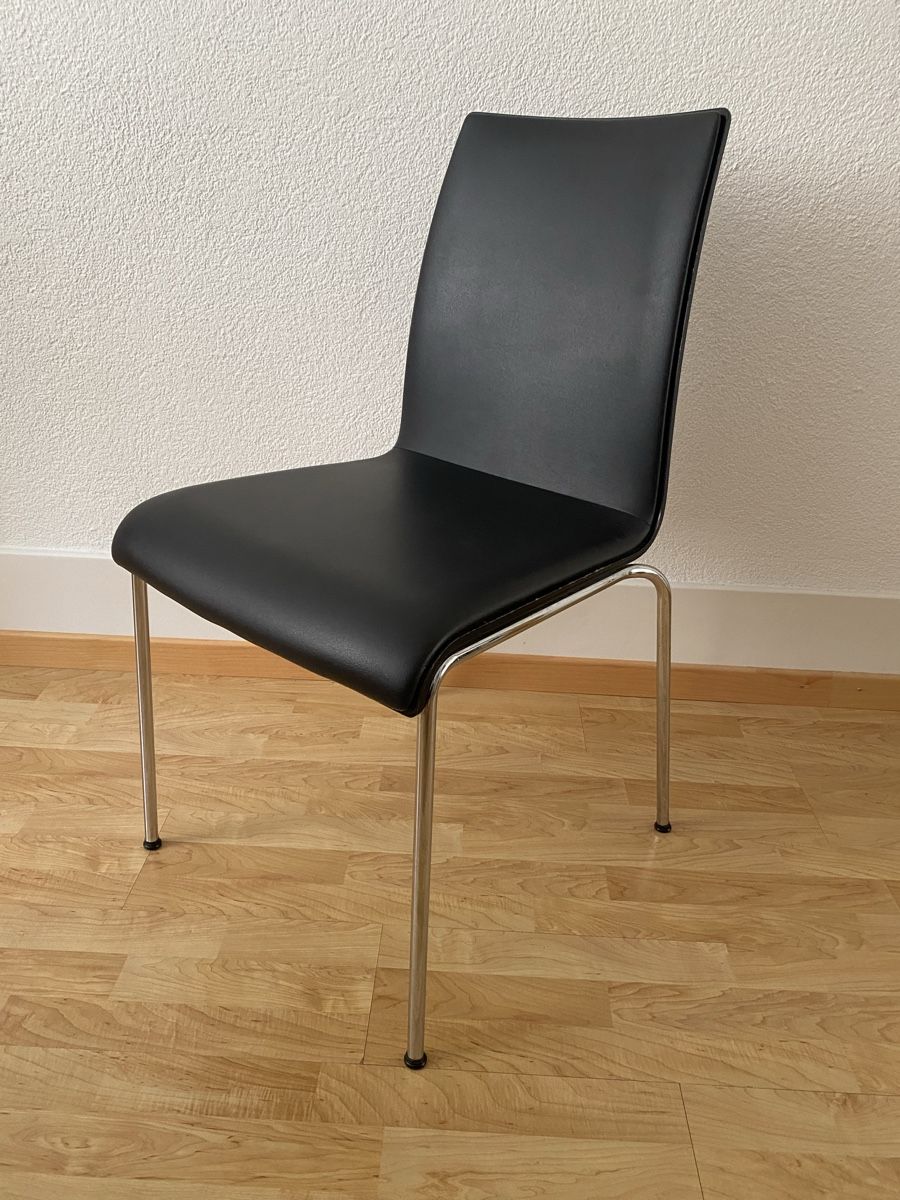 Stühle: 6x Stühle, schwarz und lederbespannt – Gebraucht aus Bern von joxter